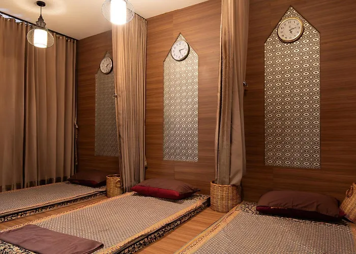 Dewan Hotel 3*