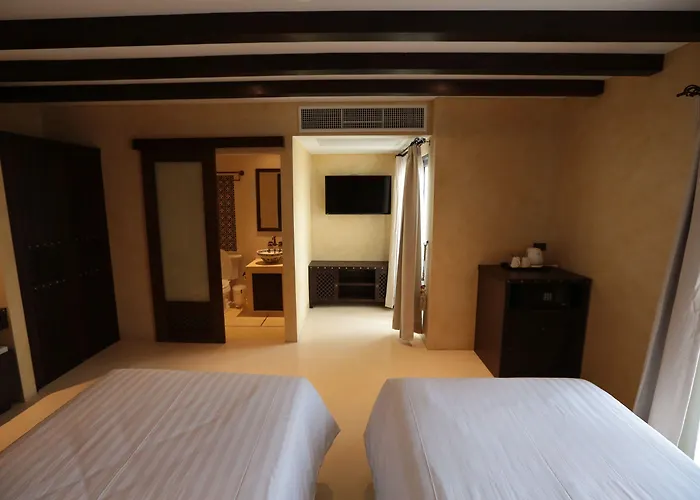 Dewan Hotel 3*