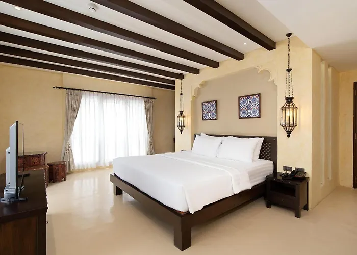 Dewan Hotel 3*